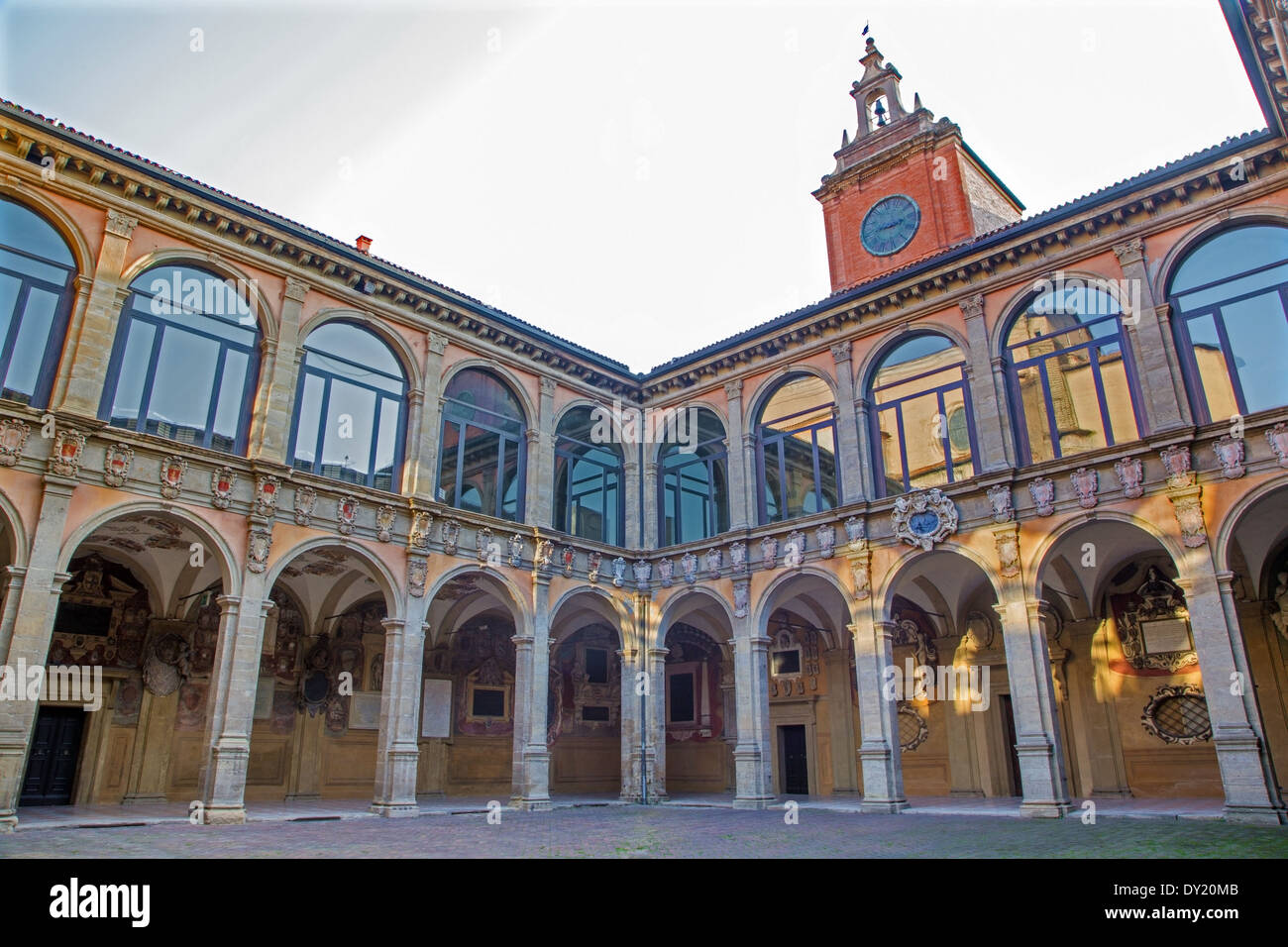 Bologna - atrium di Archiginnasio Foto Stock