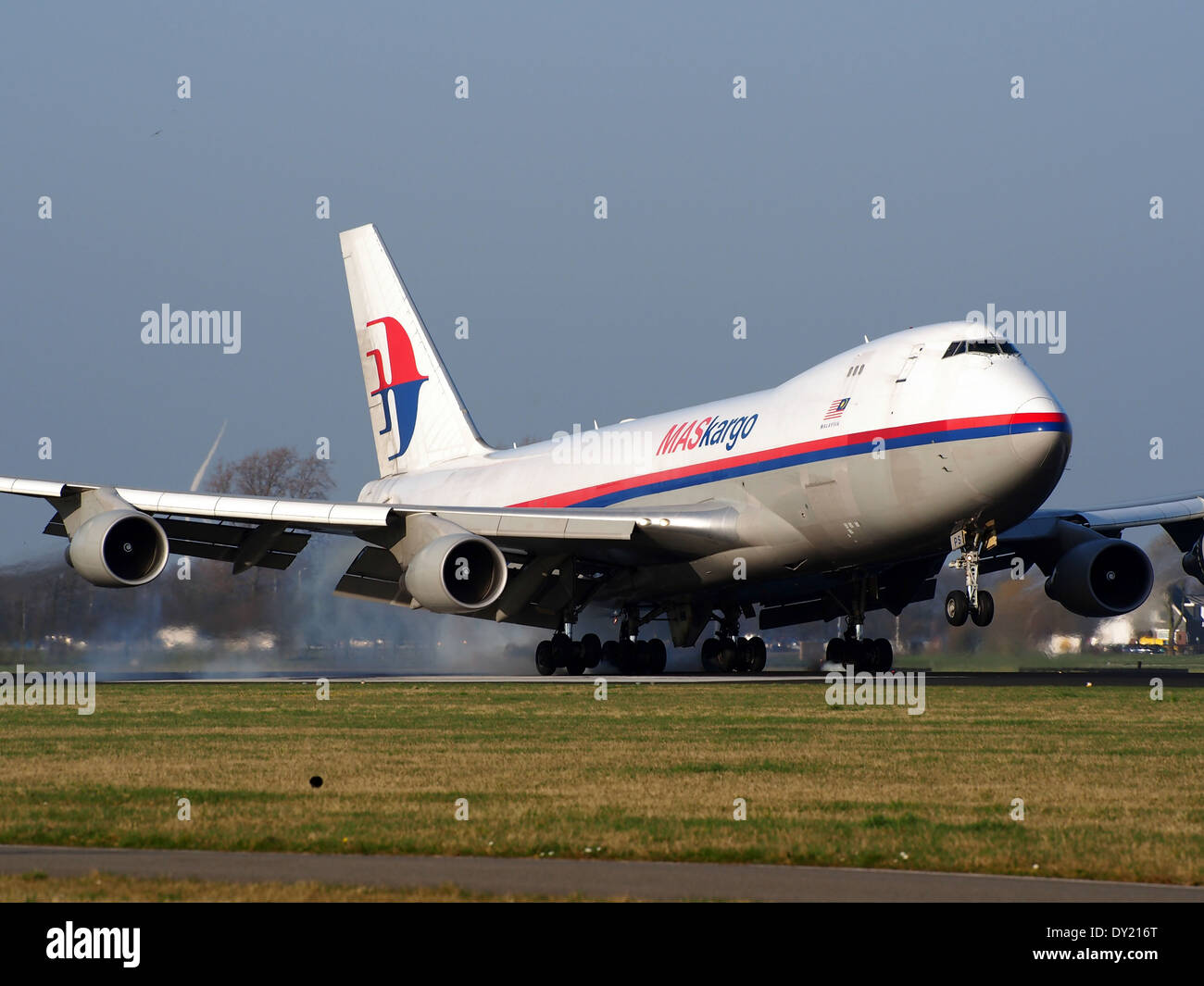 9M-MPS Malaysia Airlines Boeing 747-4H6F, atterrando all'aeroporto di Schiphol (AMS - EHAM), Paesi Bassi, pic2 Foto Stock