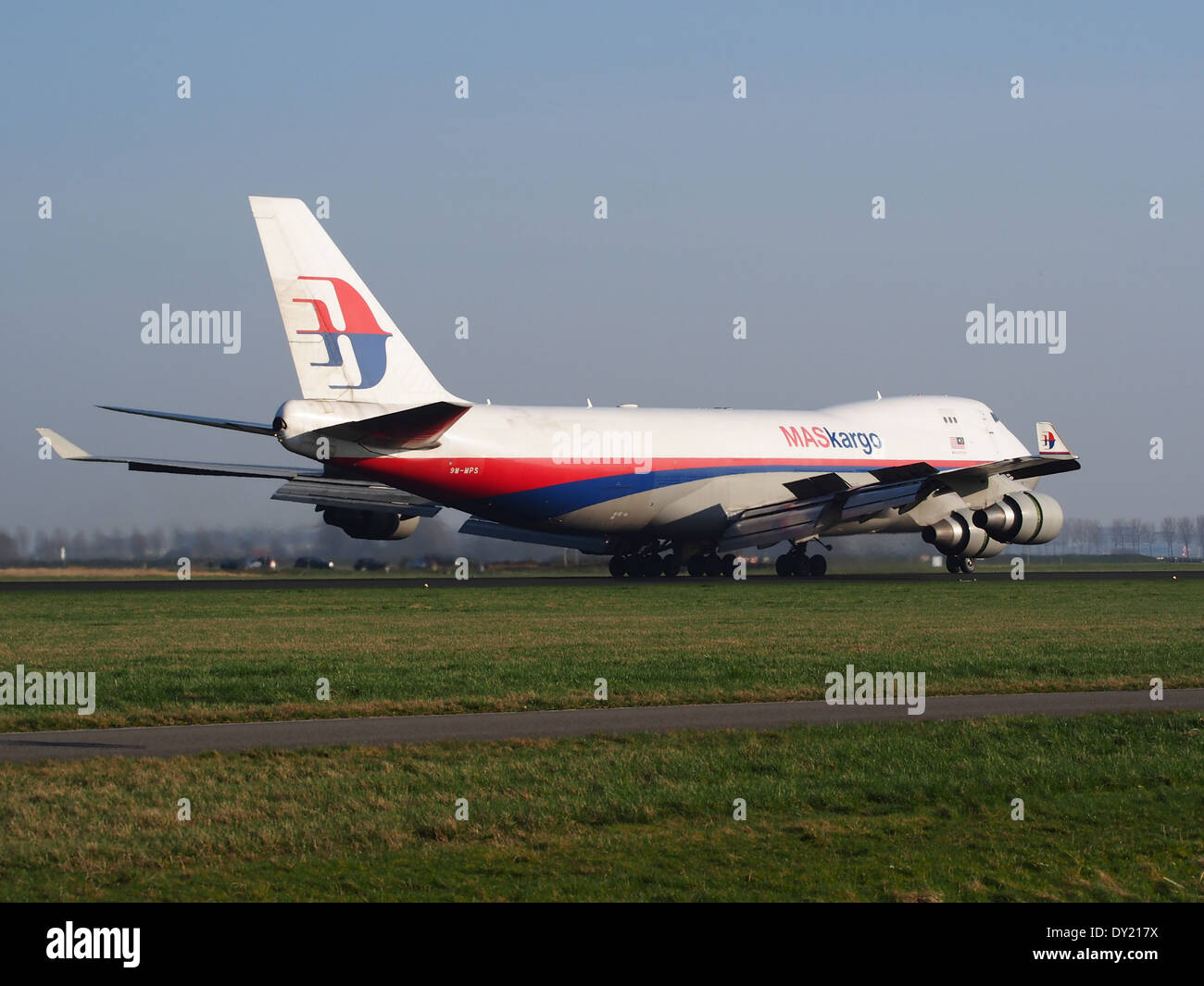 9M-MPS Malaysia Airlines Boeing 747-4H6F, atterrando all'aeroporto di Schiphol (AMS - EHAM), Paesi Bassi, pic5 Foto Stock