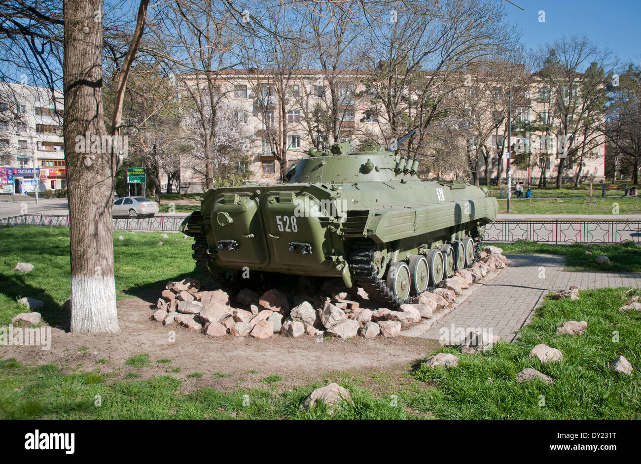Serbatoio sovietica - parte del Monumento ai Caduti in Afghanistan in Simferopol, Crimea Foto Stock