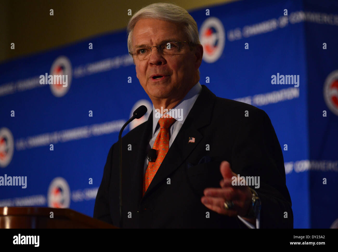 3 aprile 2014 - Washington, Distretto di Columbia, noi - T. ALLAN MCARTOR, presidente del gruppo di Airbus, parla durante il XIII Aviazione annuale Vertice di Washington, DC giovedì. Il tredicesimo appuntamento annuale, 'Navigazione i costi reali dei battenti,'' incentrati sull'impatto finanziario del regolamento del governo e della privatizzazione del controllo del traffico aereo. (Credito Immagine: © Miguel Juarez Lugo/ZUMAPRESS.com) Foto Stock