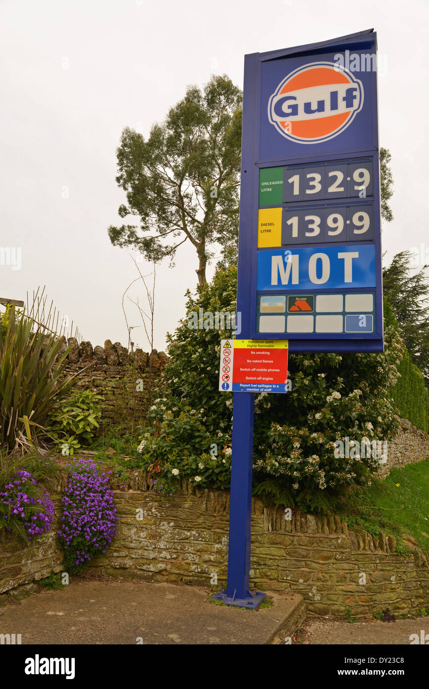 Le pompe di benzina nel Golfo della stazione di riempimento Foto Stock