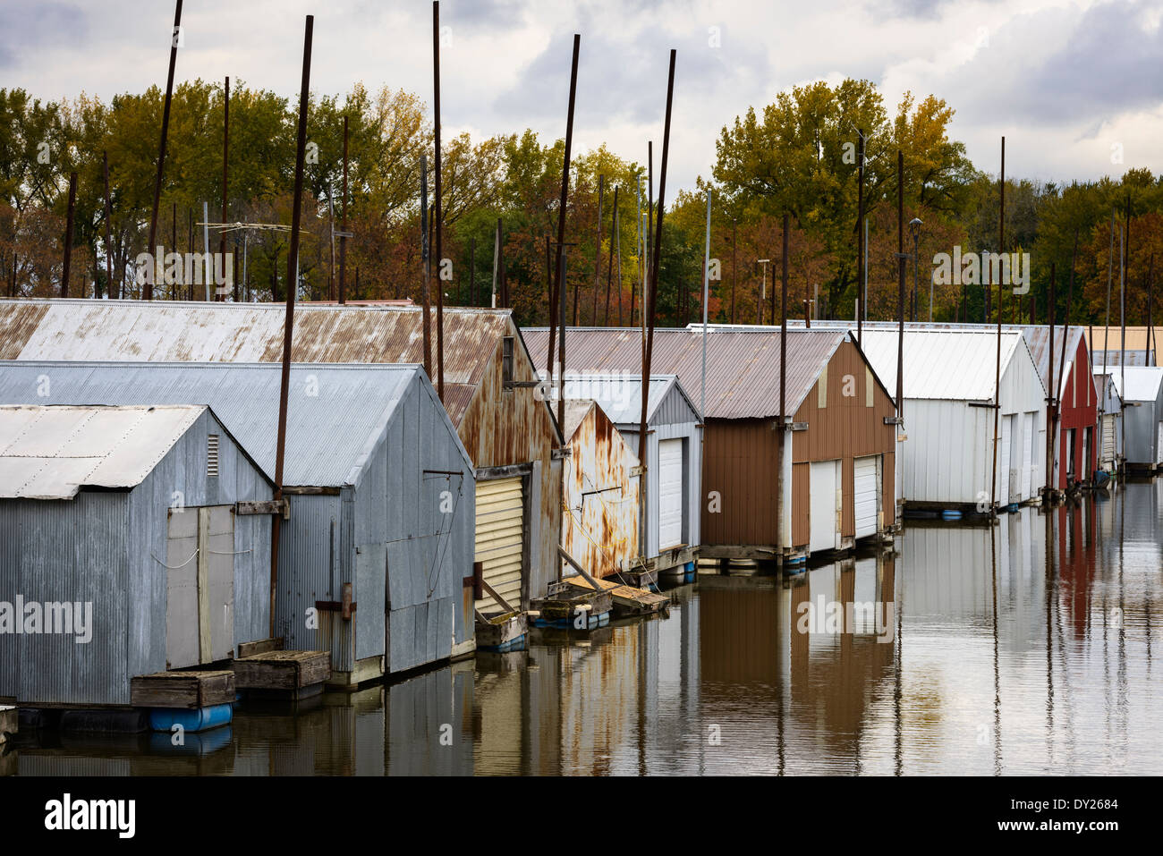 Case galleggianti in Ala Rossa, MN lungo il fiume Mississippi. Foto Stock