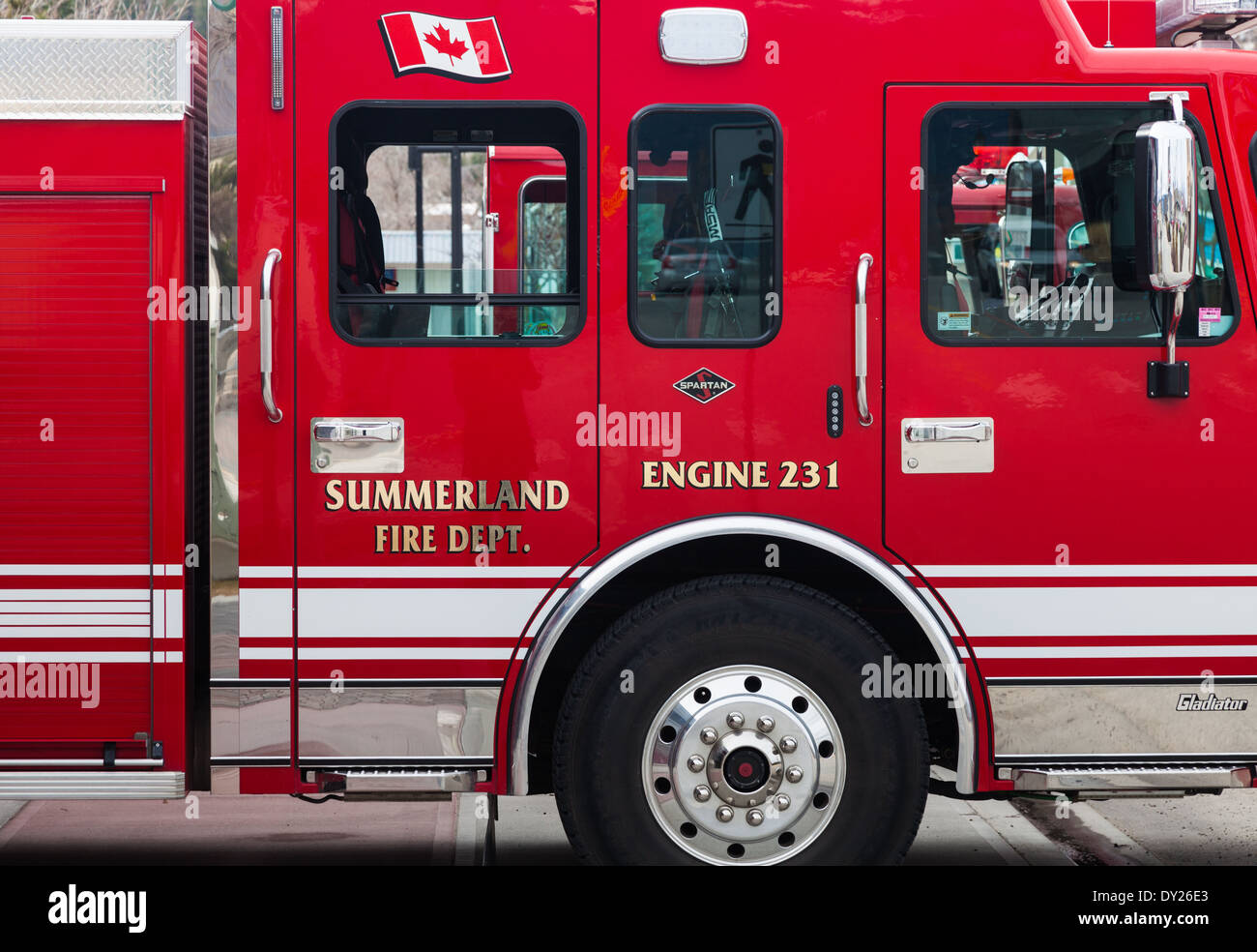 Vista parziale di una comunità summerland camion dei pompieri Foto Stock