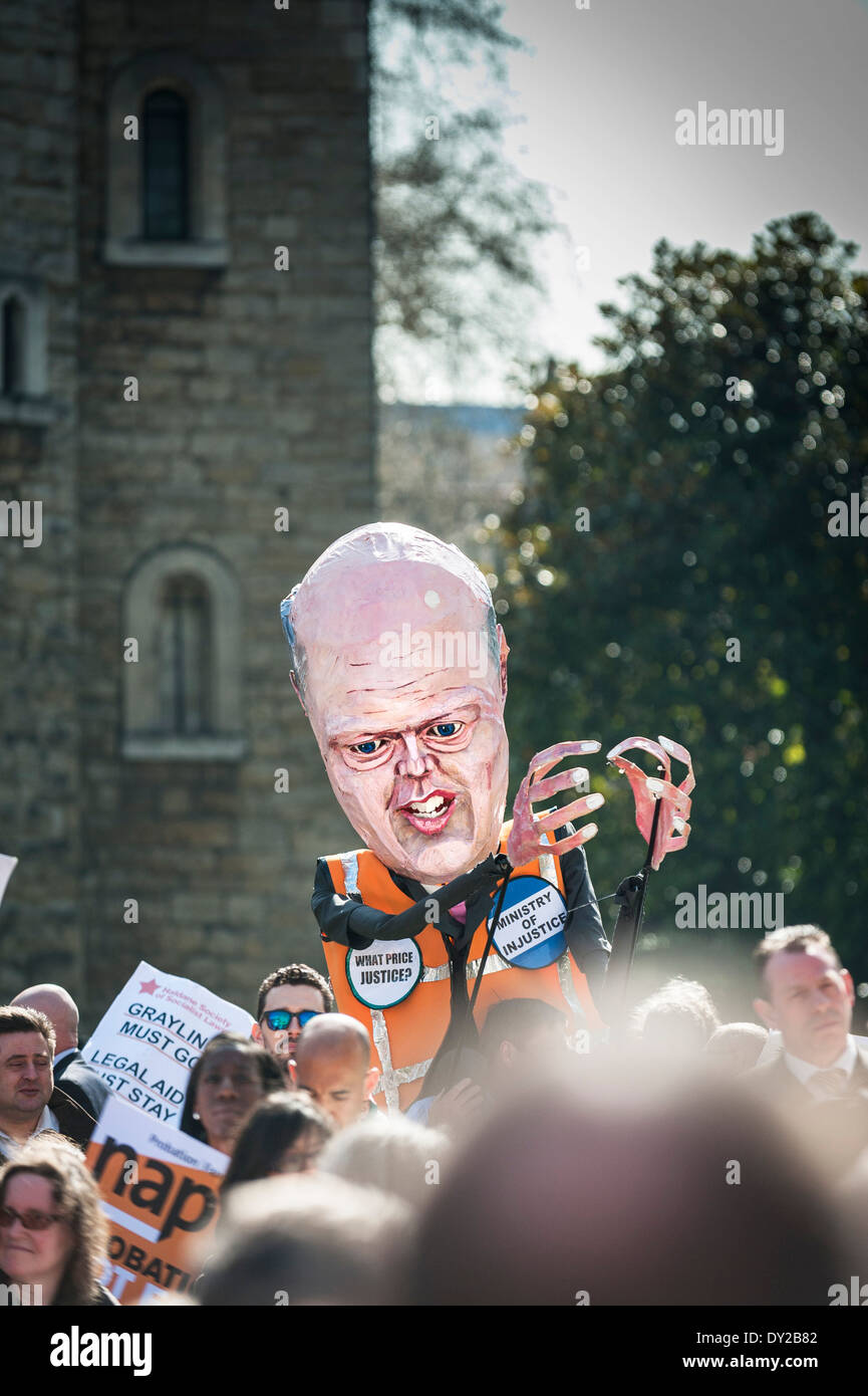 Una grande effige di Chris Grayling in una dimostrazione contro la privatizzazione del servizio di libertà vigilata. Foto Stock