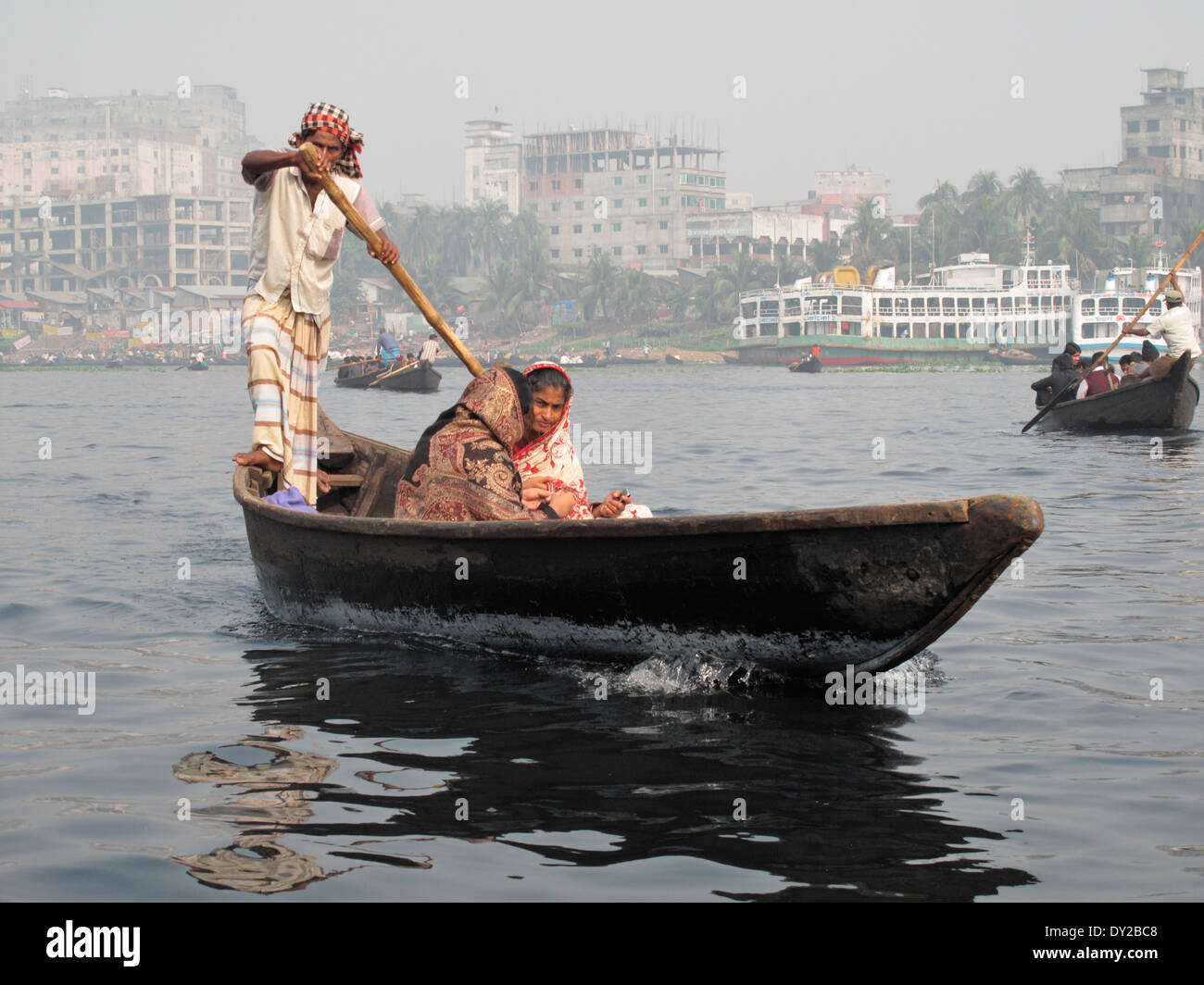 Riga barca traghetto a Dhaka Foto Stock