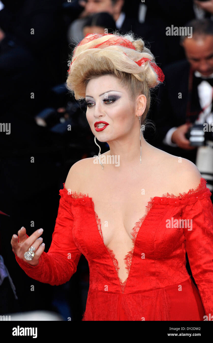 66ma edizione del Festival del Cinema di Cannes: Elena Lenina sul tappeto rosso passaggi su 2013/05/17 Foto Stock