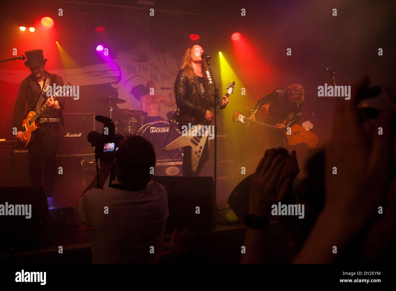 Londra, Regno Unito. Il 3 aprile 2014. La band Danese D-A-D suona dal vivo presso il garage a Islington a Londra per un prevalentemente pubblico danese. Si tratta di bande trentesimo anniversario tour. Credito: Kristian Buus/Alamy Live News Foto Stock