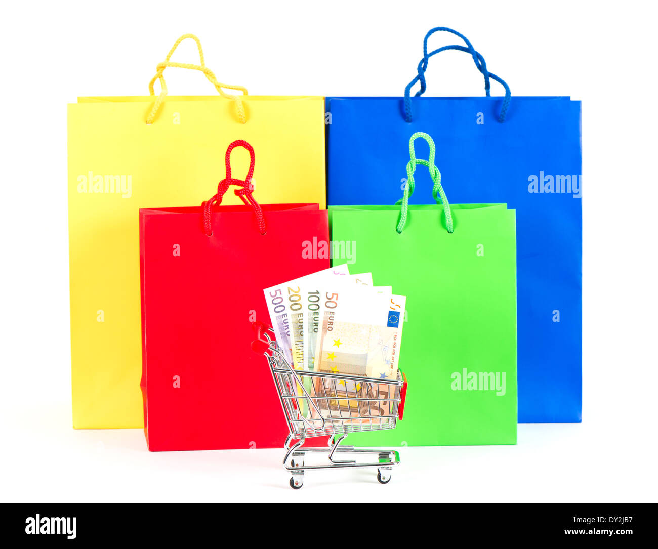Il concetto di shopping. Sacchetti colorati e carrello con pagamento in contanti Foto Stock