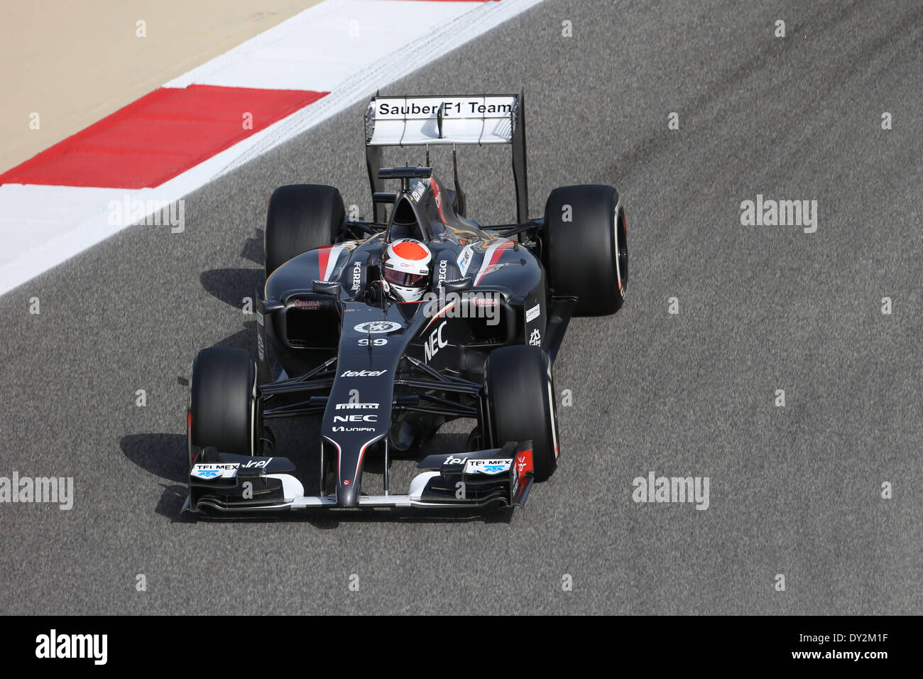 In Bahrain. Il 4 aprile 2014. Adrian Sutil (GER) #99, Sauber F1 Team - Formula1 nel Campionato del Mondo 2014 - Rd03, Bahrain Grand Prix al Bahrain International Circuit, Sakhir, Bahrein, venerdì 4 aprile 2014 Credit: dpa picture alliance/Alamy Live News Foto Stock