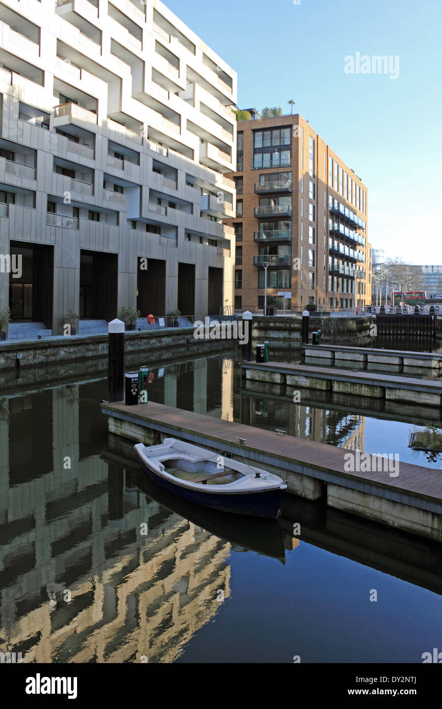Grosvenor Waterside è un incredibile sviluppo dockside su Grosvenor Canal a Chelsea, Westminster, London, England, Regno Unito Foto Stock