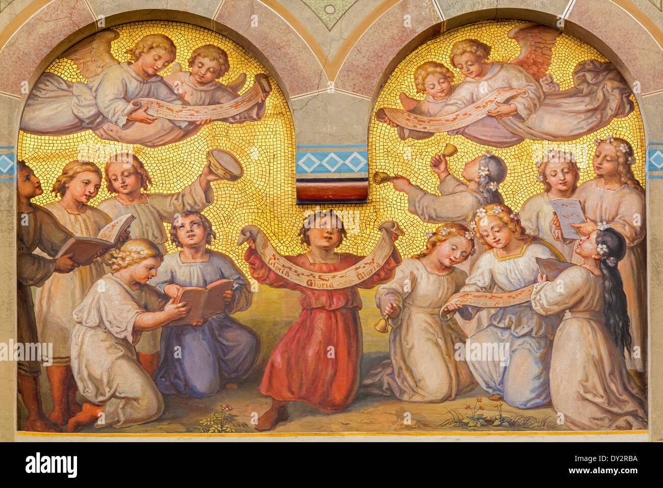 Vienna - Coro di piccoli angeli nel cielo da Josef Kastner da 1906 - 1911 nella Chiesa carmelitani Foto Stock