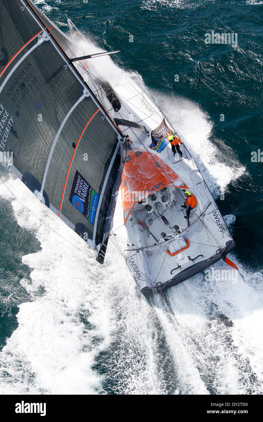 Vista aerea l'Aperto 60 Safran in preparazione per la Transat Jacques Vabre 2011, skipper Marc Guillemot co/skipper Yann Foto Stock