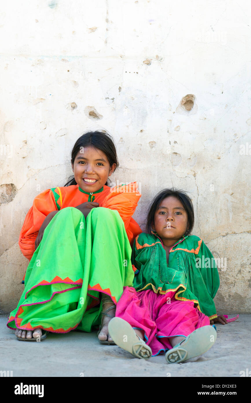 Due ragazze di tarahumara in Urique Chihuahua, Messico. Foto Stock