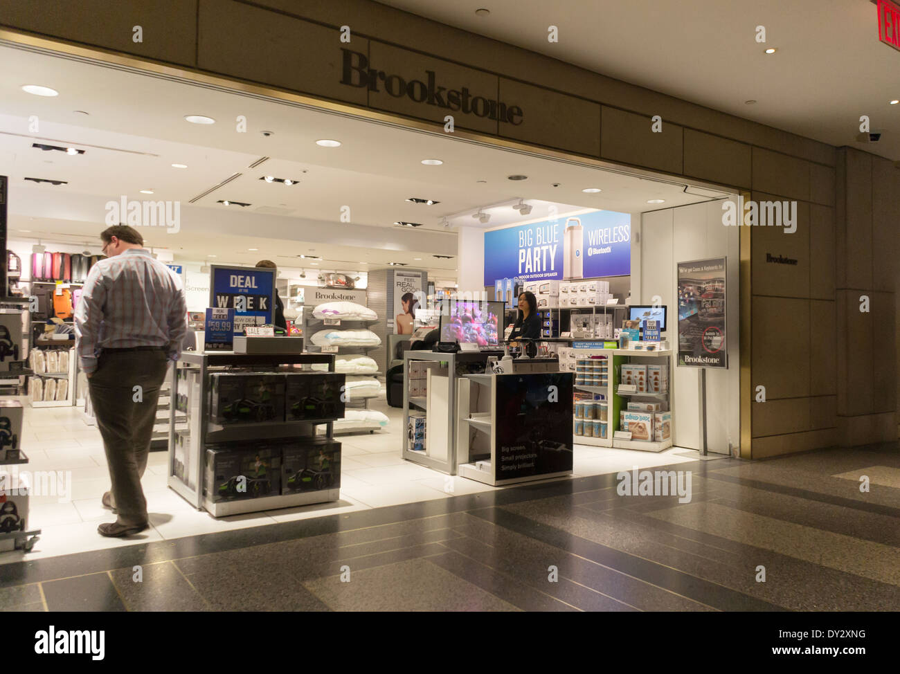 La Brookstone store nel Rockefeller Center di New York Foto stock