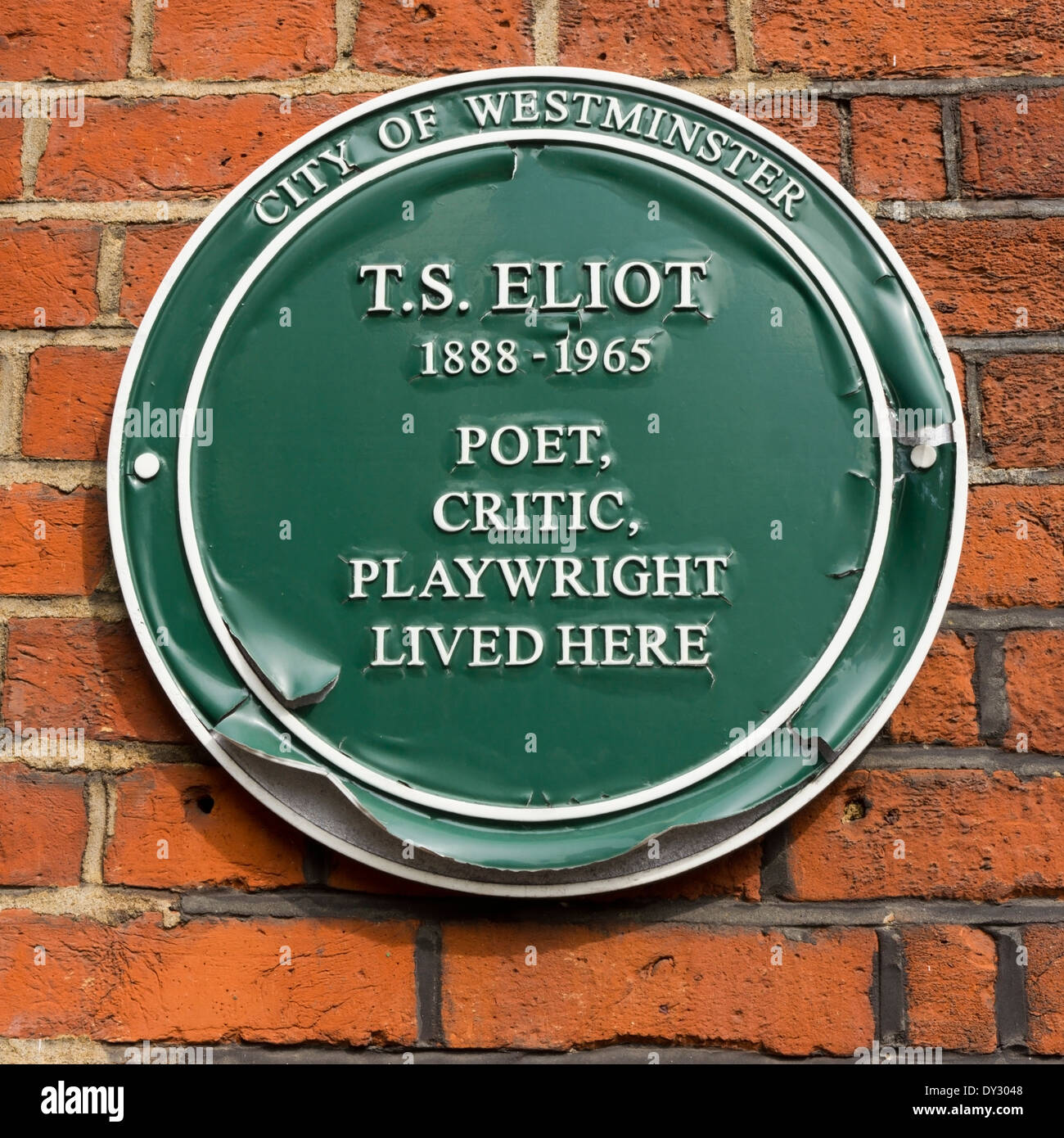 Una placca su Crawford palazzi nel centro di Londra per commemorare T S Eliot il momento che vi abitano. Foto Stock