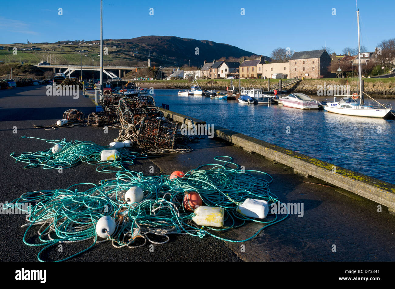 Il porto e il ponte A9 a Helmsdale, Sutherland, Scozia, Regno Unito. Foto Stock