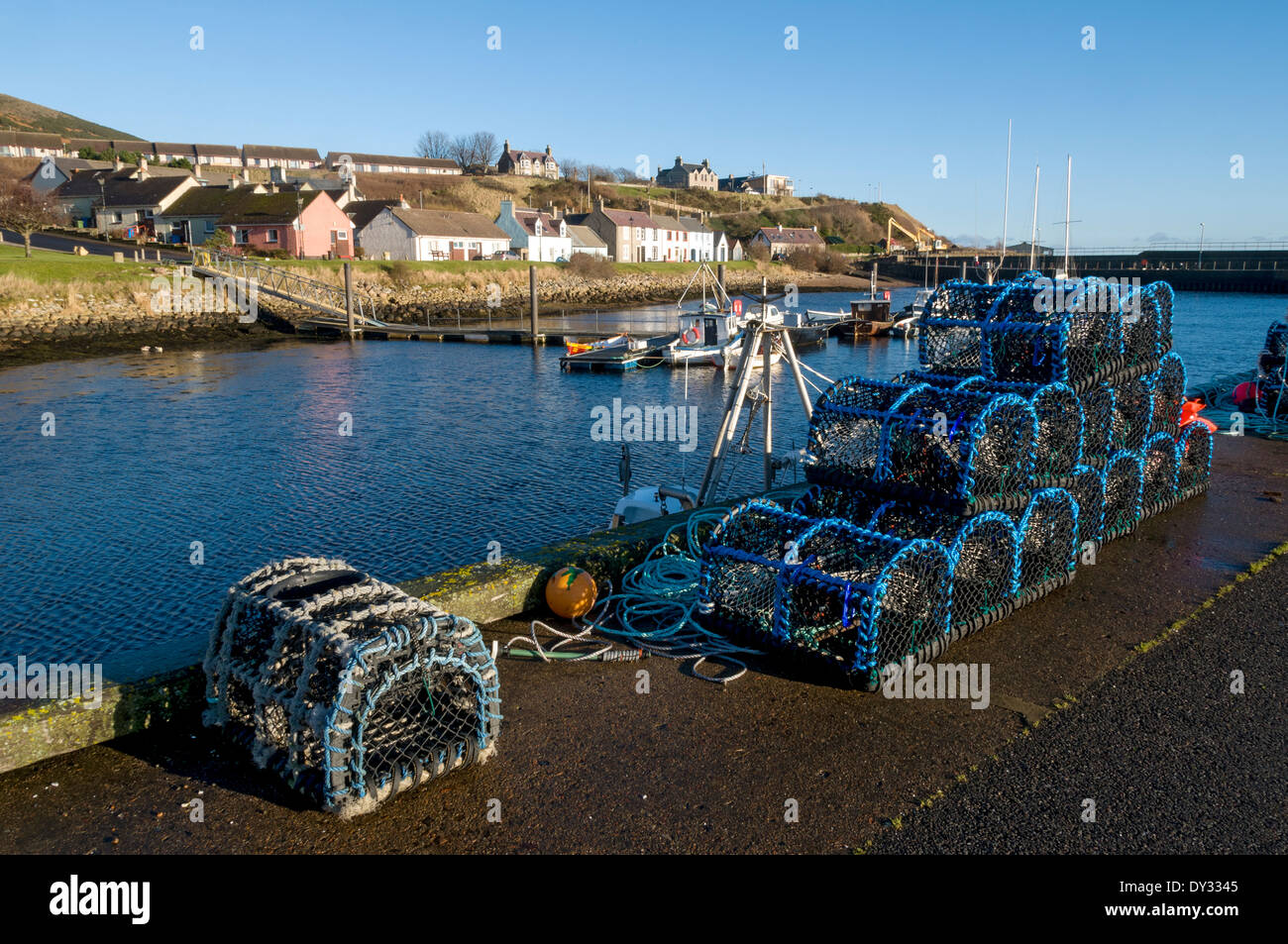 Pentole di aragosta presso il porto di Helmsdale, Sutherland, Scozia, Regno Unito. Foto Stock