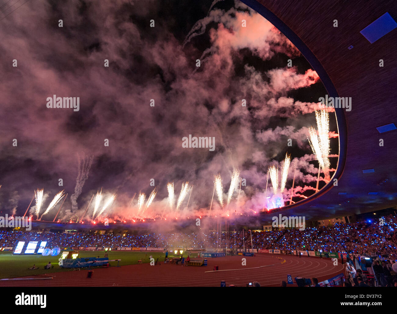 Spettacolari fuochi d'artificio in Zurigo Letzigrund chiude la IAAF Diamond Leaguec "Weltklasse Zürich" meeting di atletica- Foto Stock