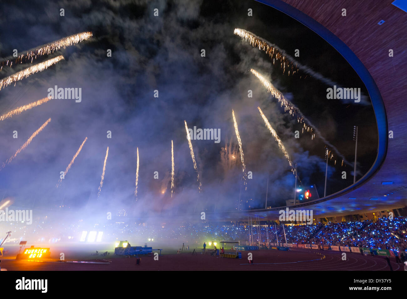 Spettacolari fuochi d'artificio in Zurigo Letzigrund chiude la IAAF Diamond Leaguec "Weltklasse Zürich" meeting di atletica- Foto Stock
