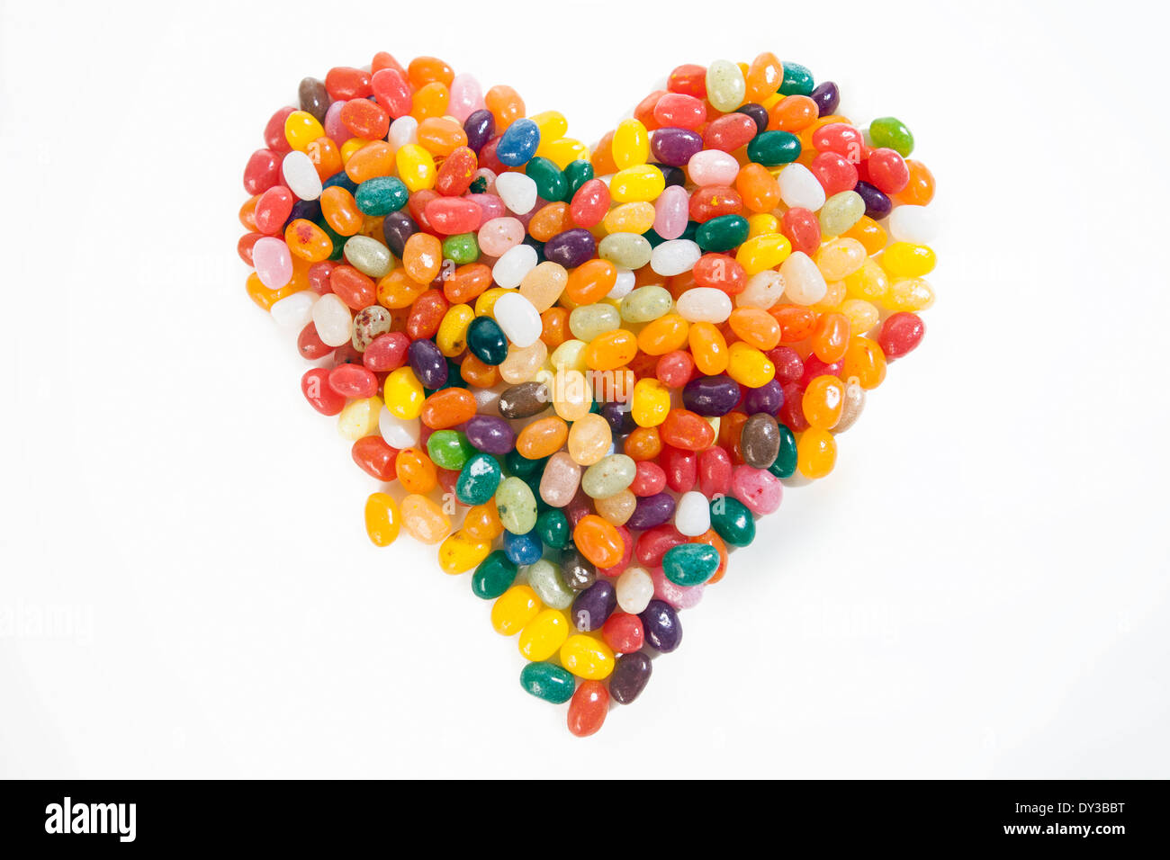 Cuore realizzato al di fuori di Jelly Beans su un pulito sfondo bianco: Sweetheart Foto Stock