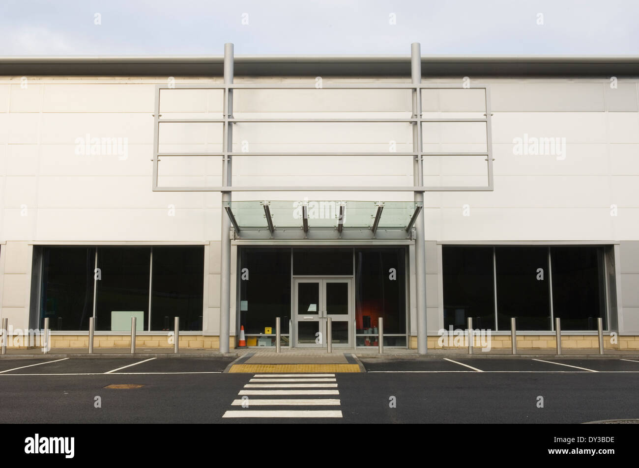 Unità vuota su un retail park, Inverness, Scotland, Regno Unito. Foto Stock