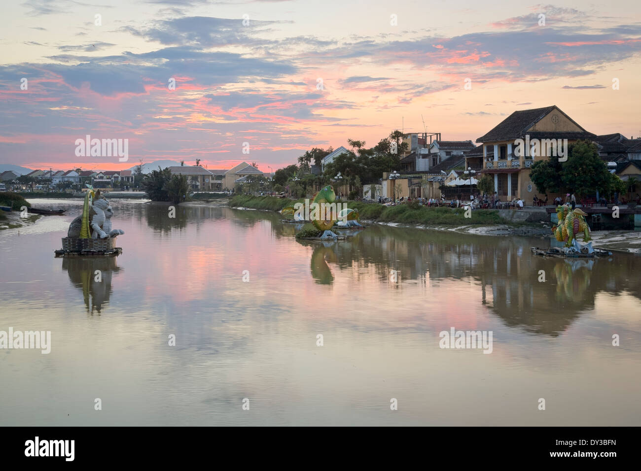 Hoi An, Vietnam. Vista della città vecchia, Thu Bon river, tramonto Foto Stock