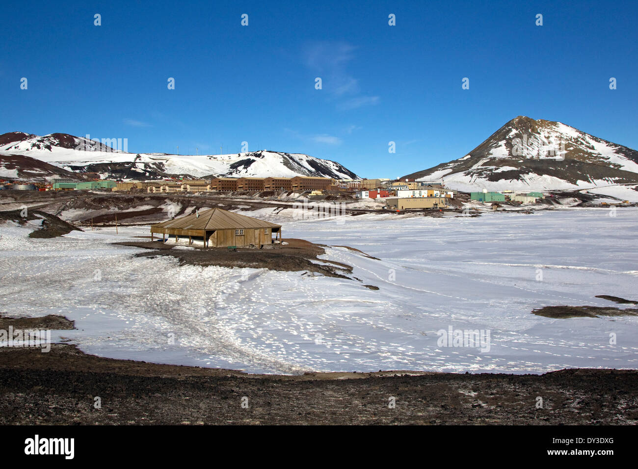 Vista della stazione di McMurdo da rifugio punto, Ross Island, Antartide Foto Stock