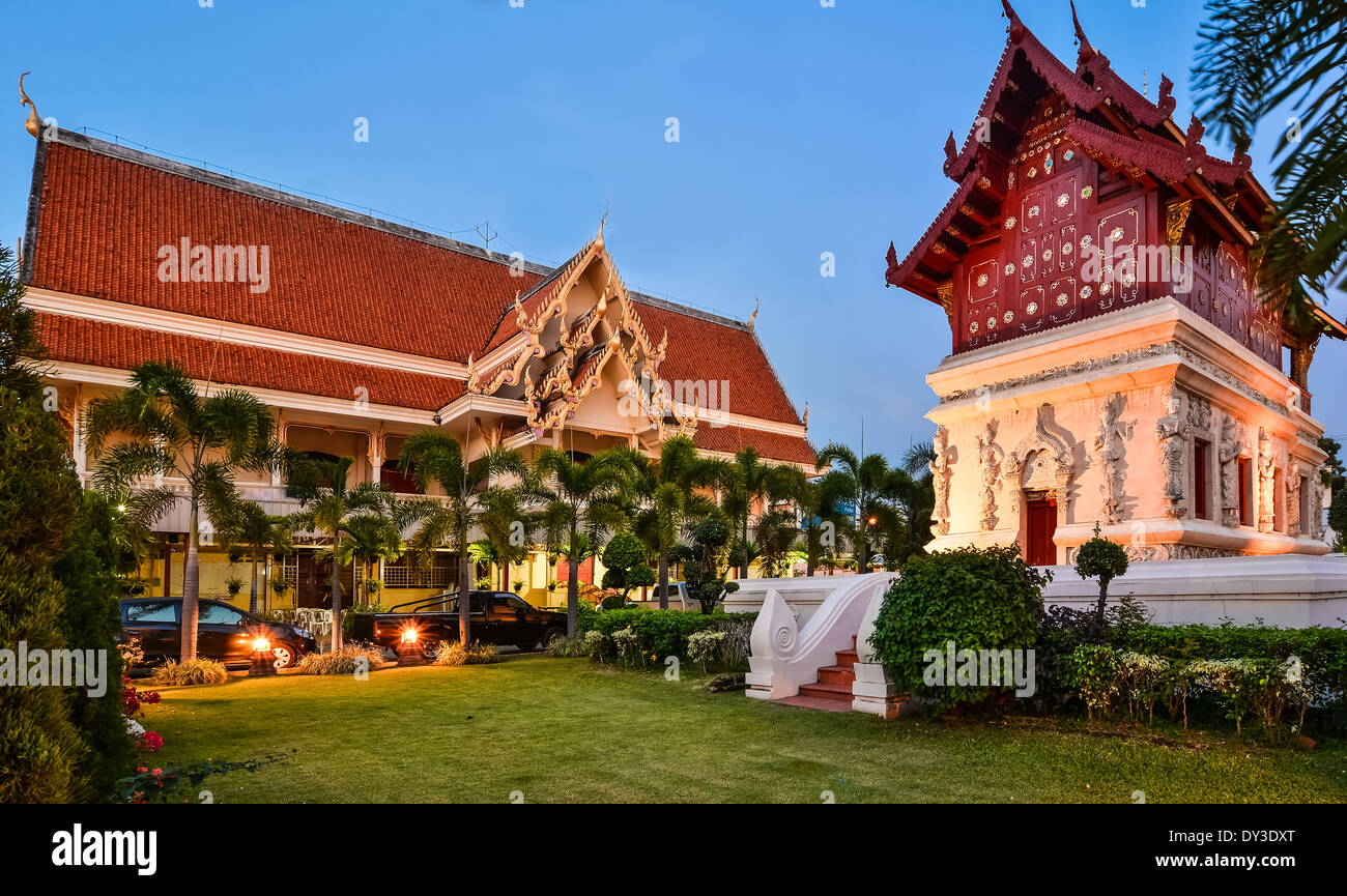 Il Wat Phra Singh è situato nella parte occidentale del centro della città vecchia di Chiang Mai, Thailandia Foto Stock