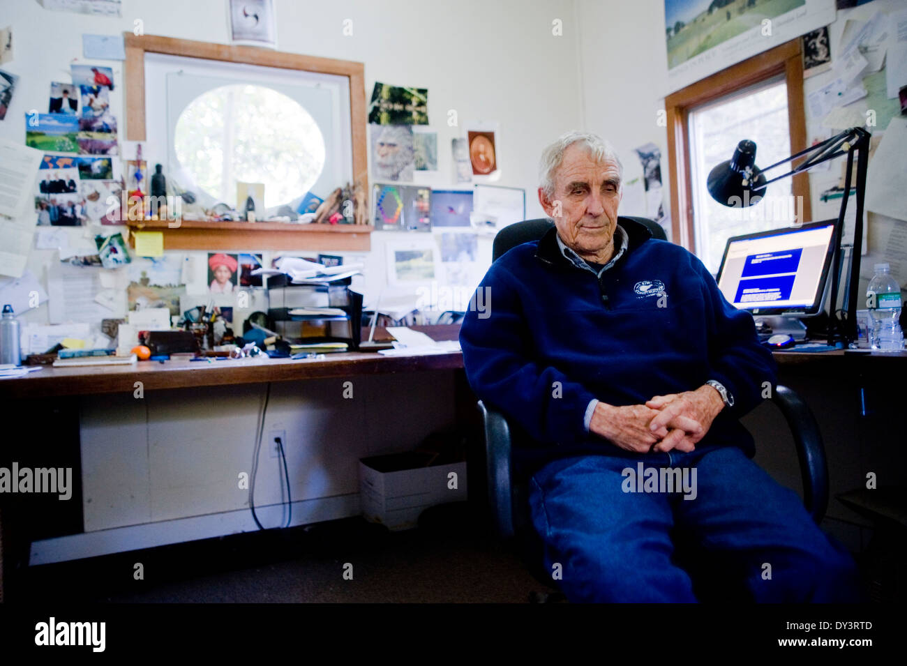 10/31/08 - Autore Peter Matthiessen nella sua casa di Sagaponack, NY Ottobre 31, 2008. Matthiessen morì il 5 aprile 2014 Foto Stock