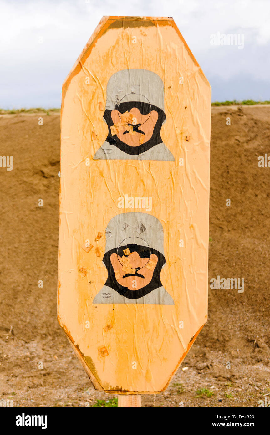 Standard della NATO sniper bersaglio su un militare di tiro Foto Stock