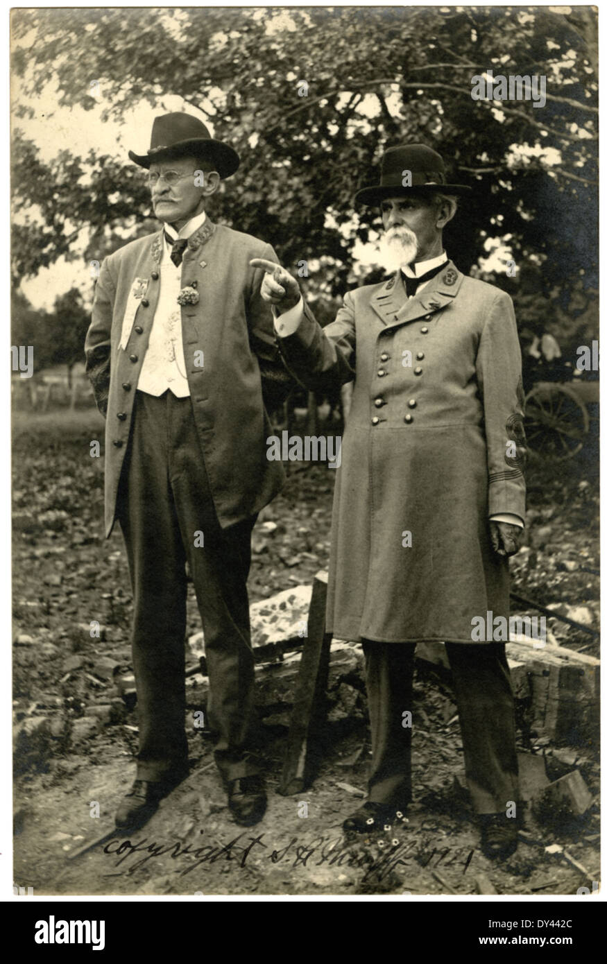 Un'altra vista panoramica del centro di Jackson, Mississippi, intorno al 1914, che mostra la vibrante vita di strada, l'architettura e gli animati spazi pubblici caratteristici della scena urbana dei primi anni del XX secolo. Foto Stock