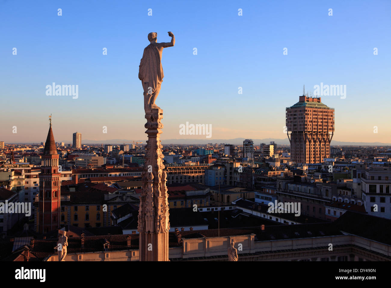 Paesaggio di Milano dalla parte superiore della Cattedrale (Duomo), Milano, Italia Foto Stock