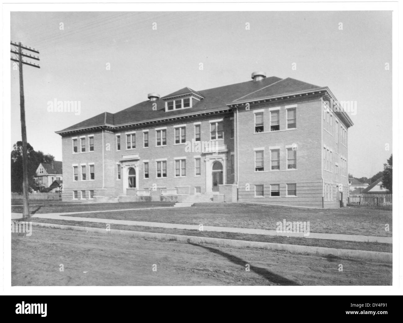 Questa fotografia illustra una giornata impegnativa a Brookhaven, Mississippi, con persone impegnate in attività quotidiane. Riflette la vibrante atmosfera cittadina dell'epoca. Foto Stock