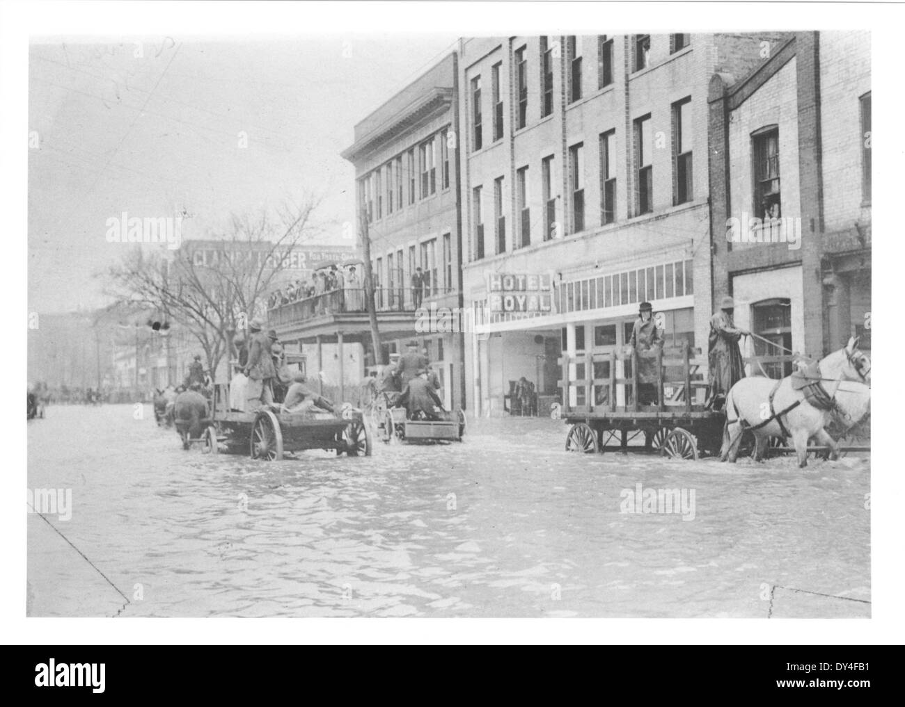 Un'immagine che raffigura una giornata impegnativa a Brookhaven, Mississippi, catturando l'attività e la vivacità della città in quel momento. Foto Stock