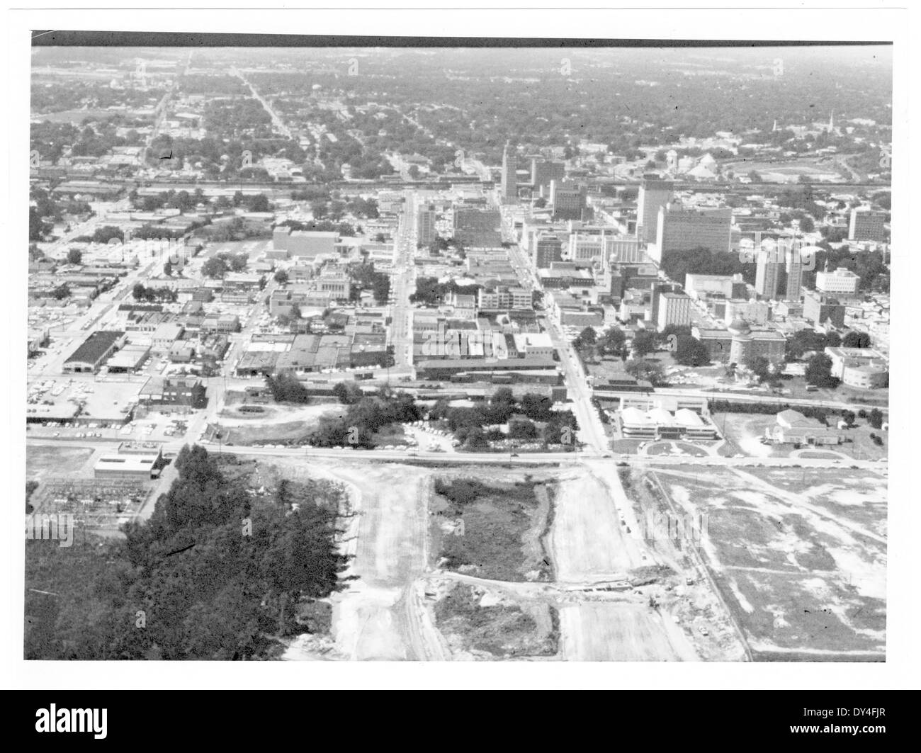 Una fotografia che cattura il trambusto quotidiano di Brookhaven, Mississippi, che riflette l'energia e l'attività della città durante i primi anni del XX secolo. Foto Stock