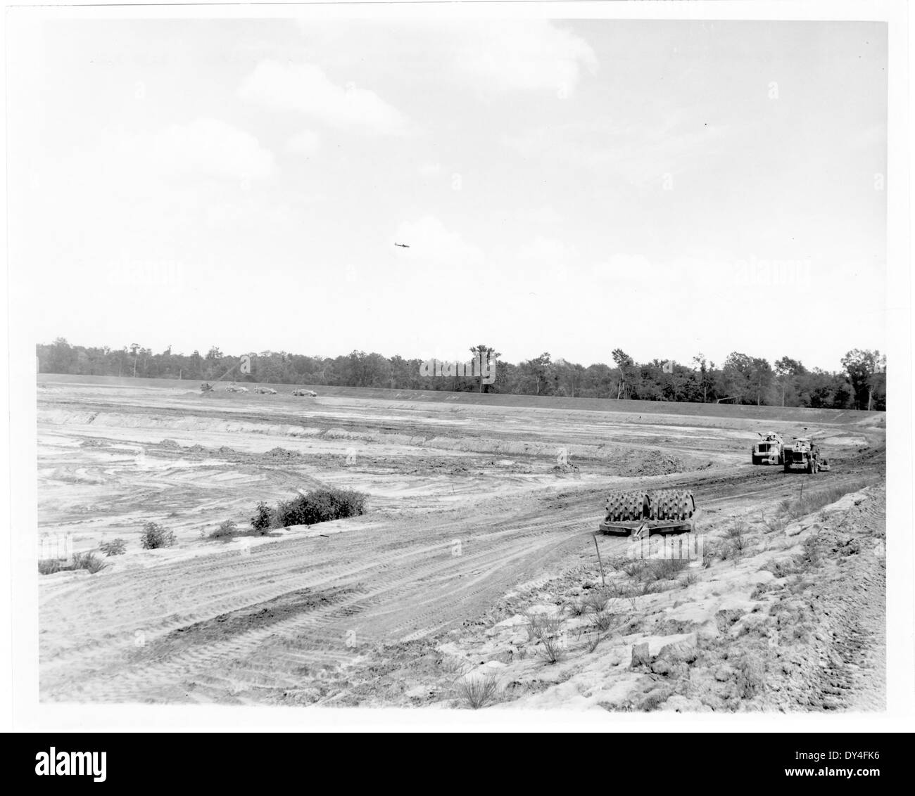 Questa immagine cattura una giornata movimentata a Brookhaven, Mississippi, che documenta la vita attiva della comunità tra l'inizio e la metà del XX secolo. Riflette la natura dinamica della vita cittadina. Foto Stock