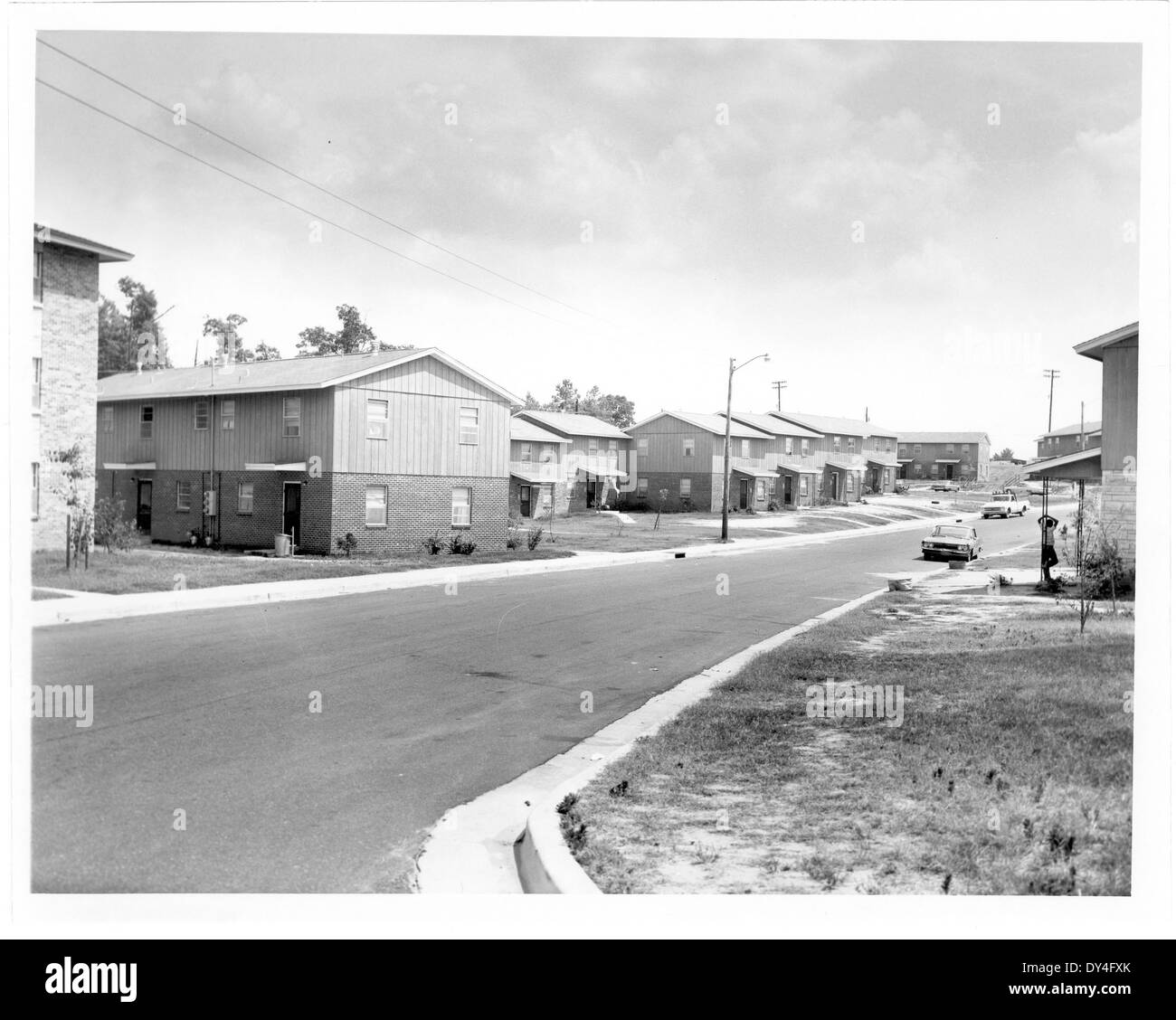 Questa fotografia cattura una giornata impegnativa a Brookhaven, Mississippi, offrendo uno sguardo sull'attività quotidiana della città. Riflette l'atmosfera di una piccola città e le interazioni dei suoi cittadini. Foto Stock