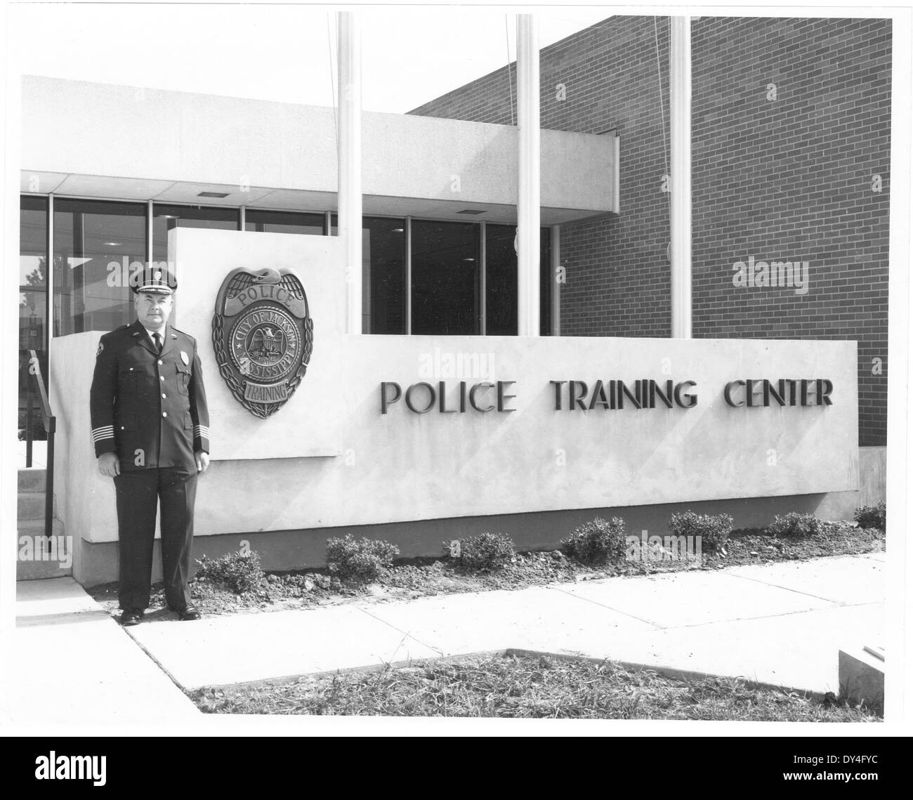 Una vista vivace di Brookhaven, Mississippi, che raffigura le attività quotidiane della città, il commercio locale e le vivaci interazioni della comunità nella metà del XX secolo. Foto Stock