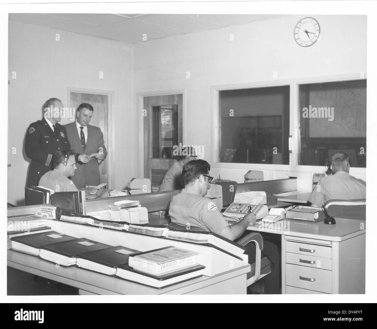 Questa immagine raffigura una giornata impegnativa a Brookhaven, Mississippi, catturando la vivace attività sulle strade della città durante quel periodo di tempo. Foto Stock