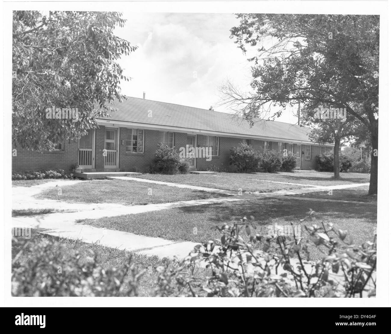 Una foto che raffigura un'altra giornata impegnativa a Brookhaven, Mississippi, che mostra la vivace vita di strada e il coinvolgimento della comunità locale. Foto Stock