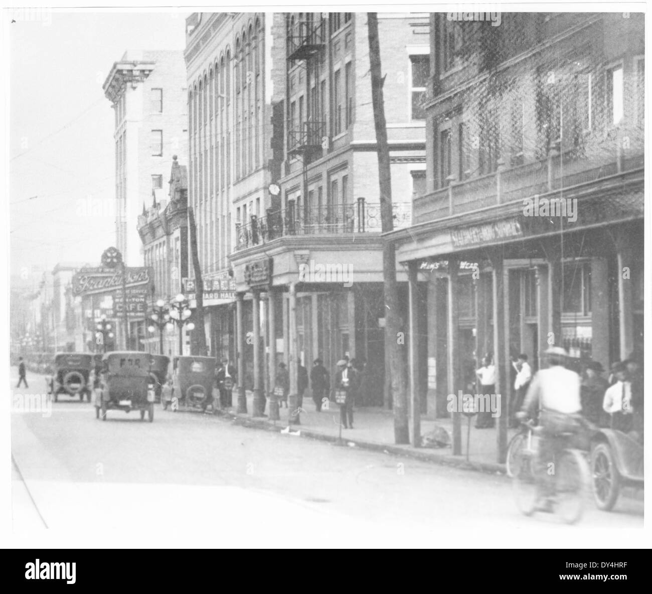 Questa immagine mostra il Burguieres Cottage a Pass Christian, Mississippi, evidenziando il design architettonico e la posizione di questo edificio storico sulla costa del Golfo. Foto Stock
