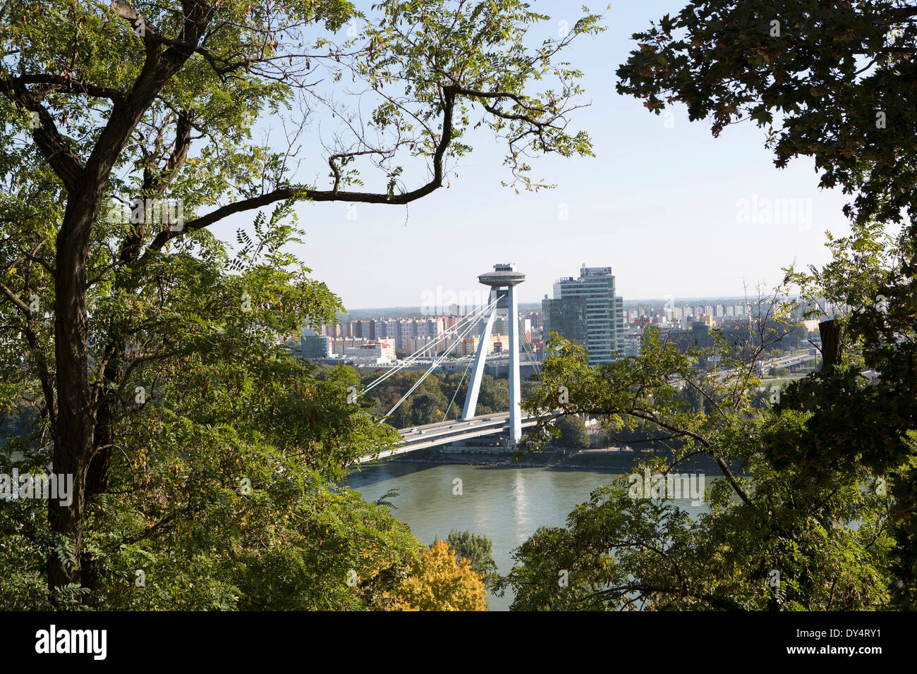 UFO ponte sopra il fiume Danubio, Bratislava, Slovacchia Foto Stock