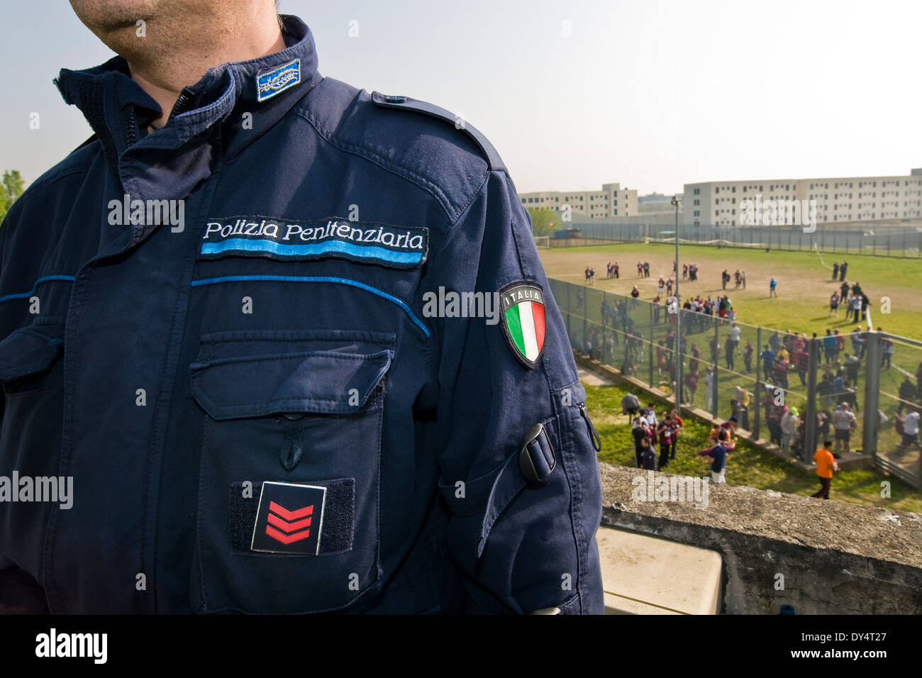 L'Italia, Milano, interno del carcere di Bollate, Vivicittà marathon, guardia carceraria Foto Stock