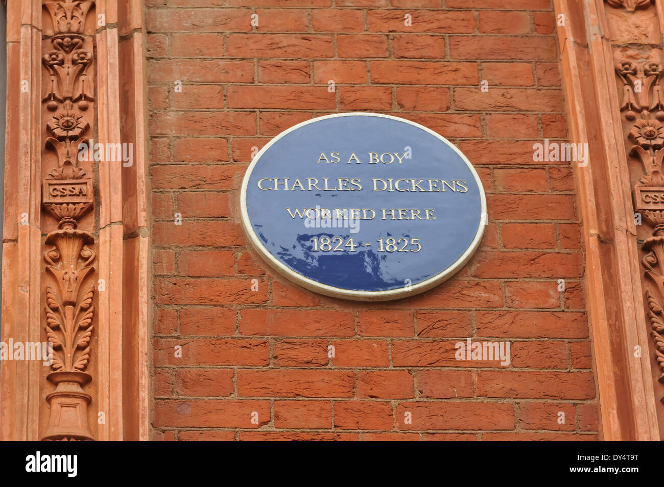 Charles John Huffam Dickens una lapide commemorativa a Londra, Inghilterra, Regno Unito. Foto Stock
