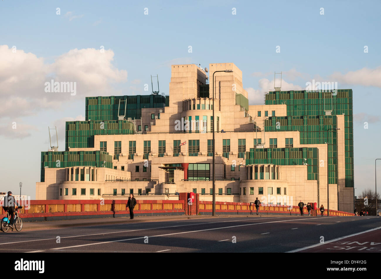 SIS - Secret Intelligence Service edificio, ex MI6 edificio, Albert Embankment, London, Regno Unito Foto Stock