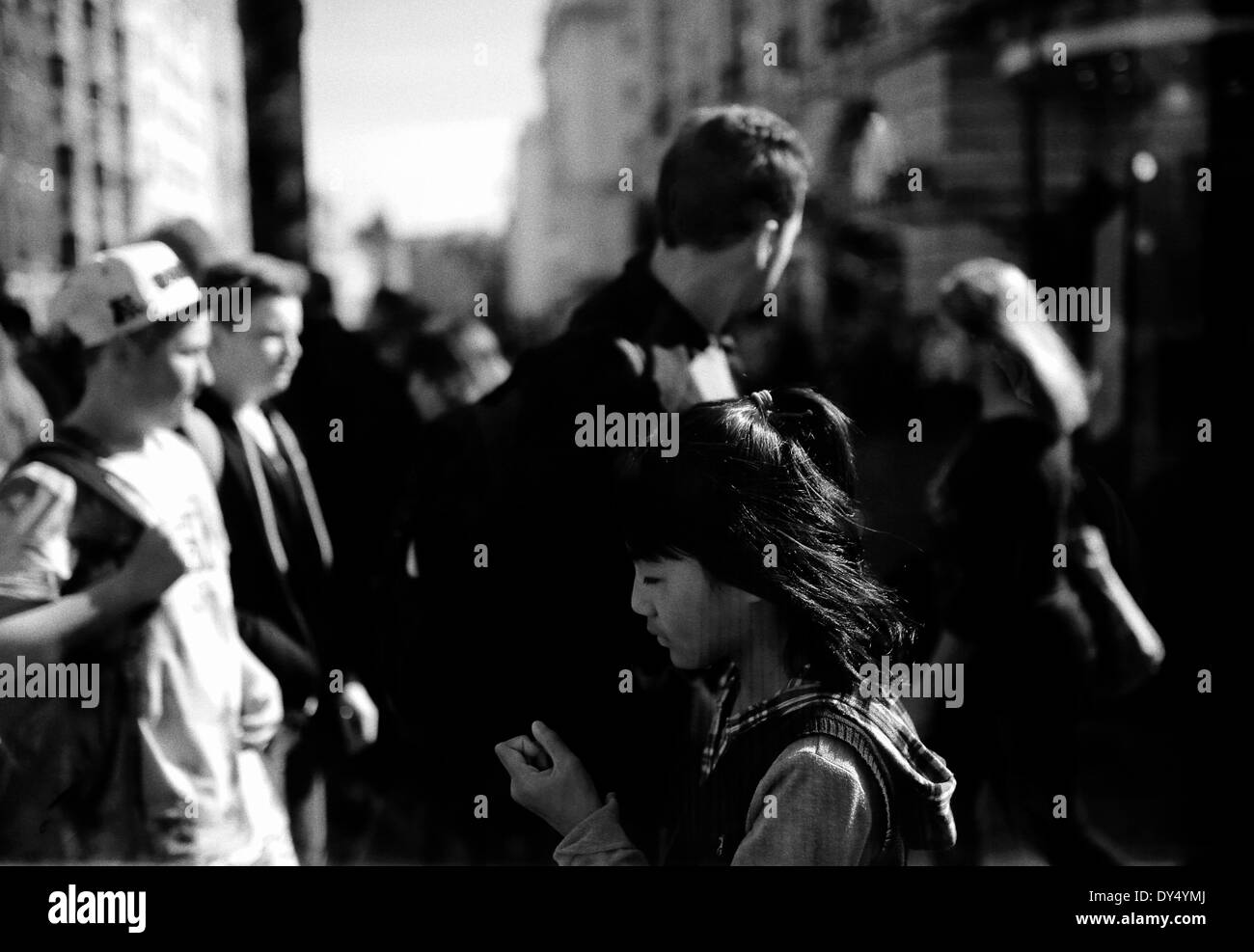 Londra pedoni shot attraverso il vetro sporco Foto Stock