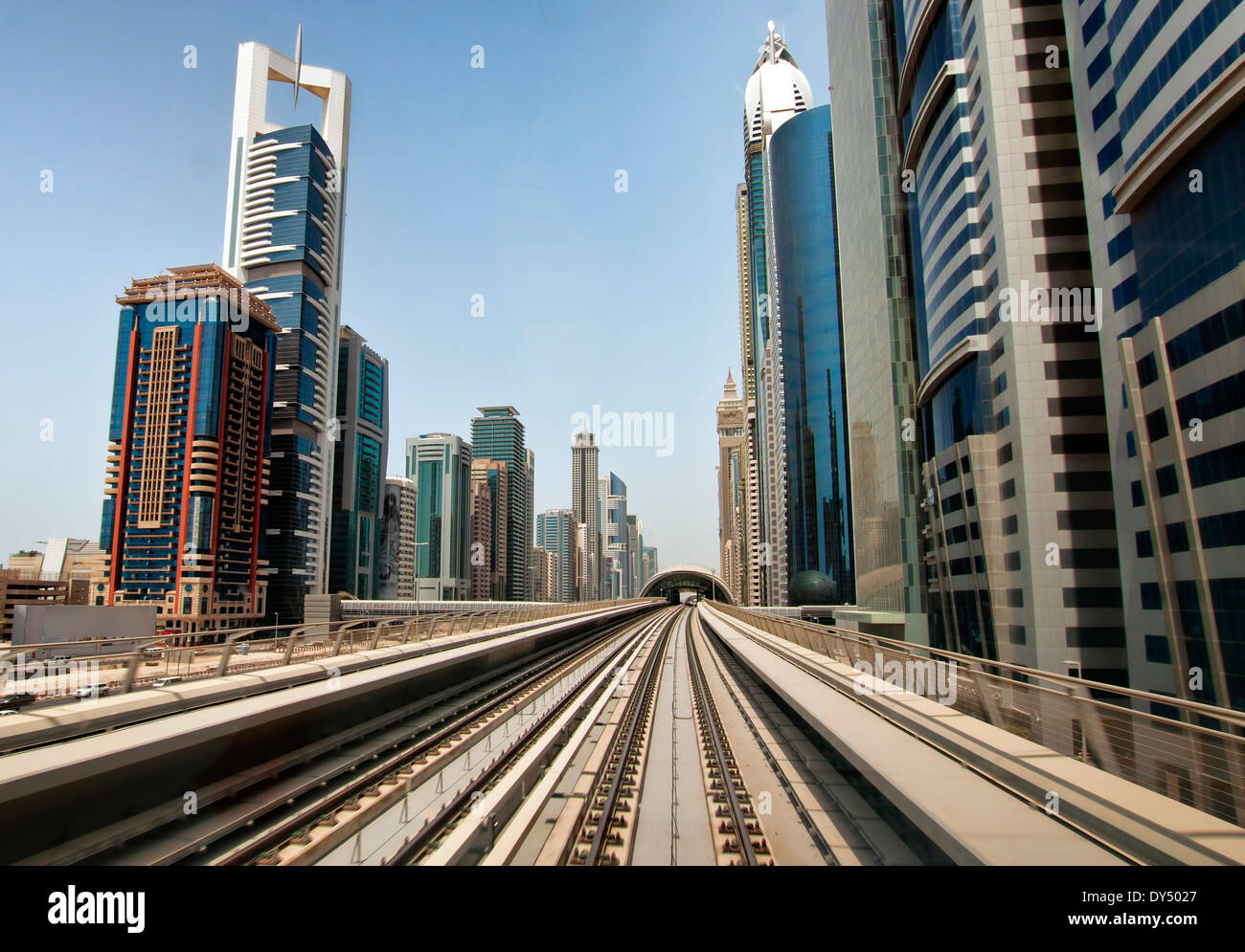 Skyline di Dubai da metro Foto Stock