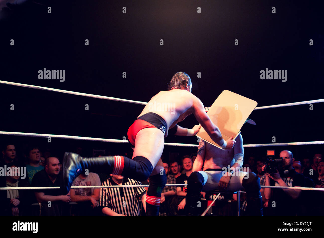 Lottatori di Scottish Pro - match wrestling. Foto Stock