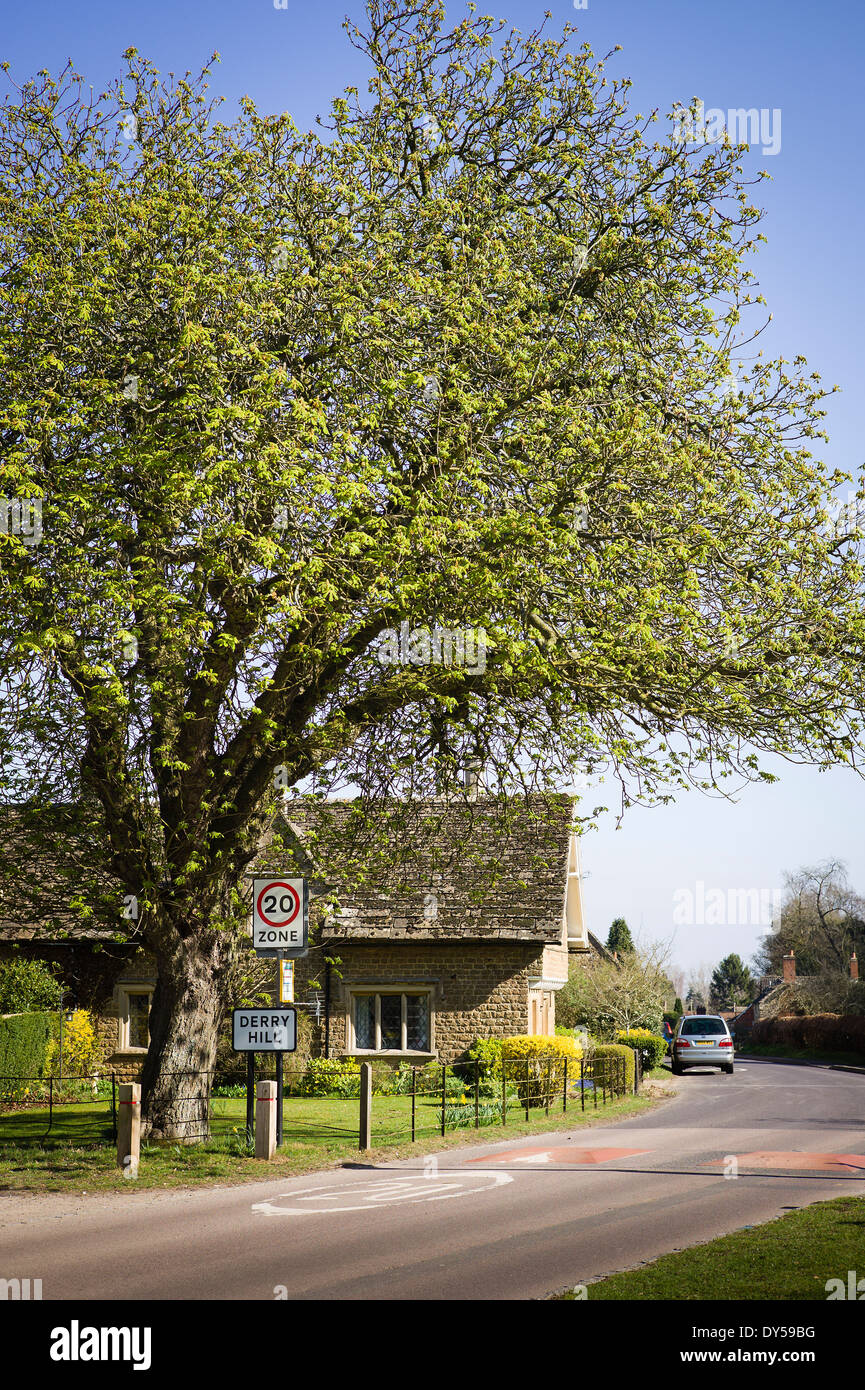 Derry Hill, un piccolo villaggio nel WILTSHIRE REGNO UNITO Foto Stock